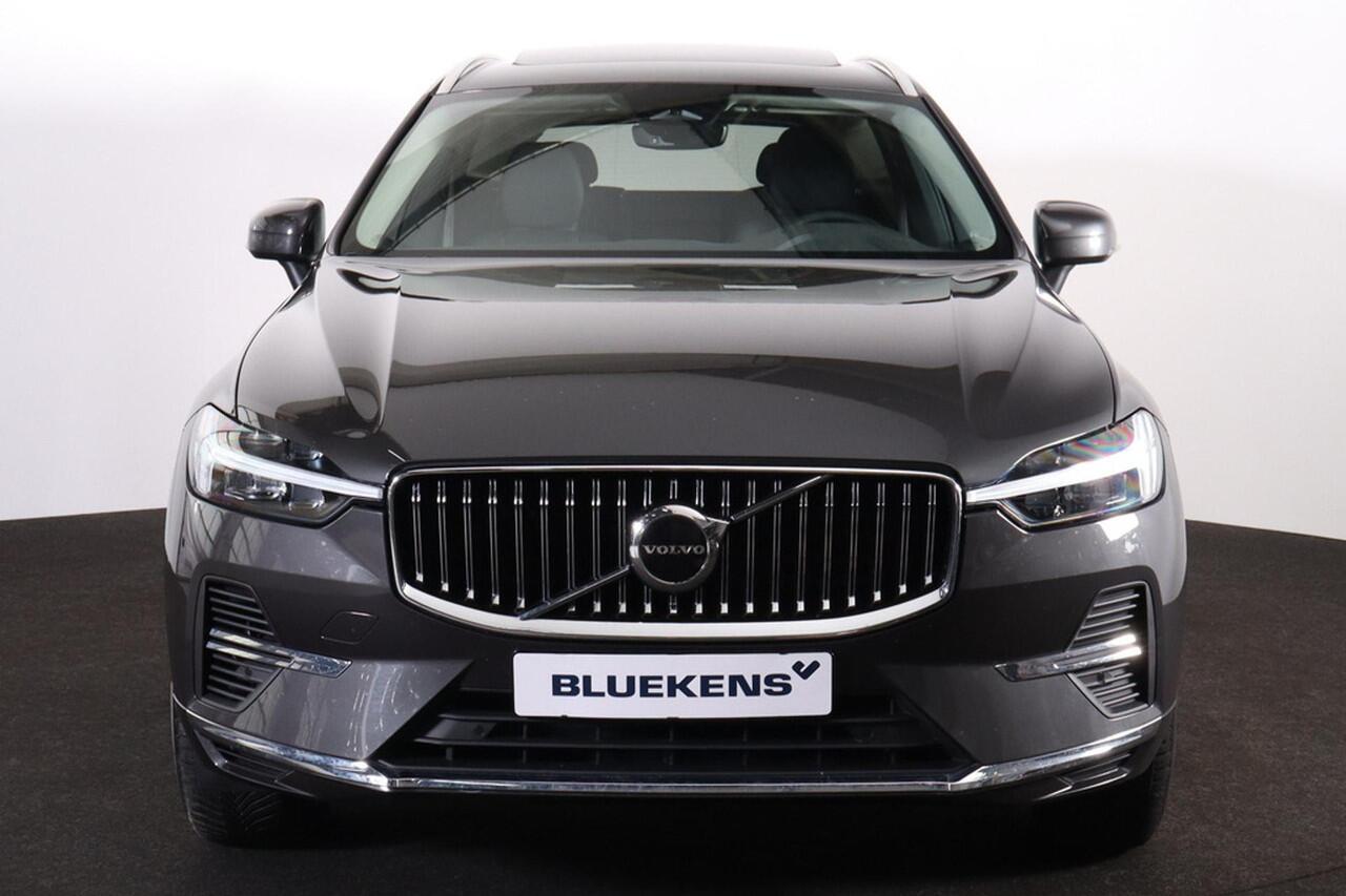 Volvo XC60 T6 Recharge Essential Edition Bright Panorama/schuifdak - IntelliSafe Assist & Surround - Parkeercamera achter - Verwarmde voorstoelen, stuur & achterbank - Parkeersensoren voor & achter - Draadloze tel. lader - Standkachel - Extra getint glas - Elektr. i