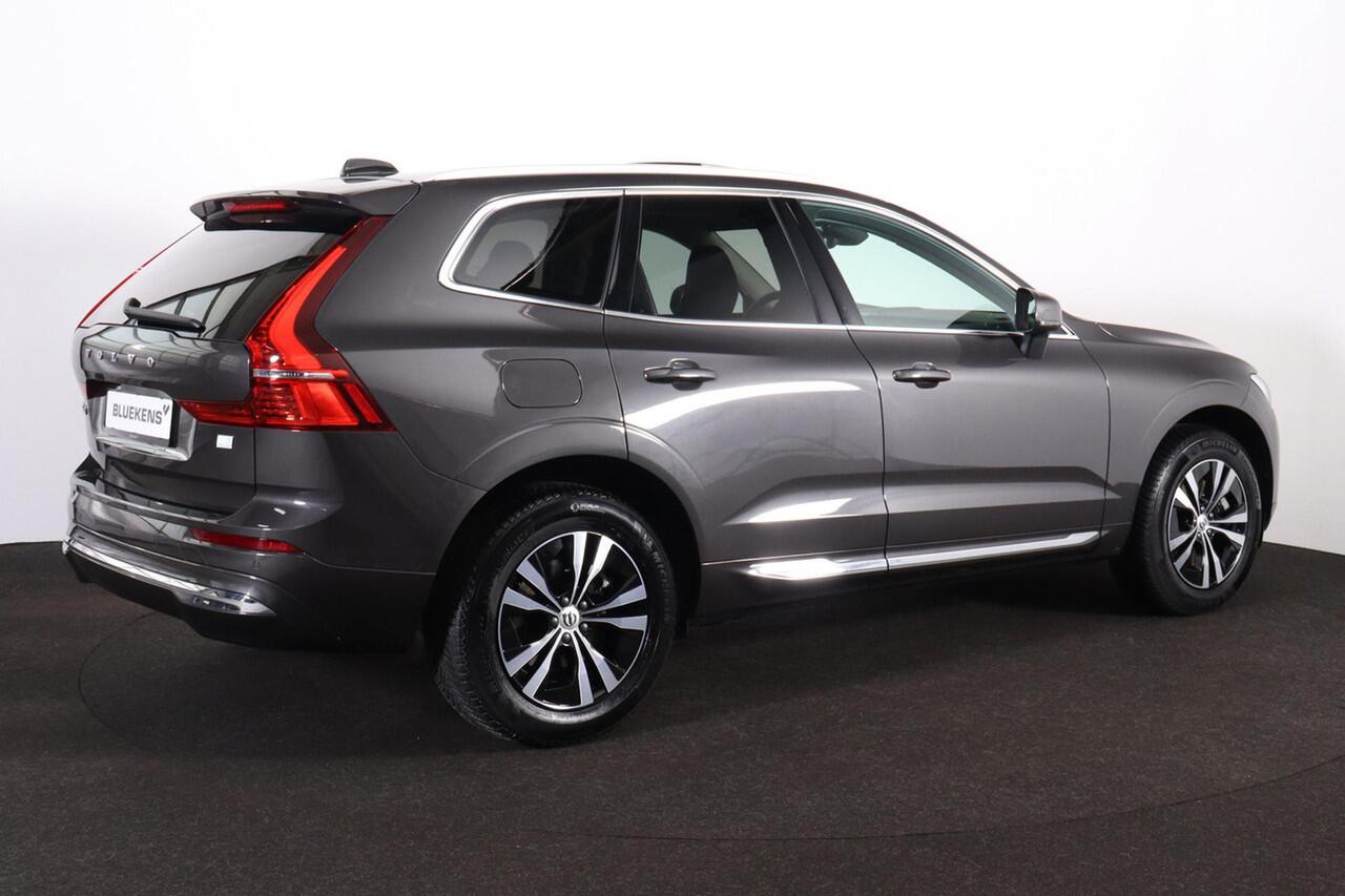 Volvo XC60 T6 Recharge Essential Edition Bright Panorama/schuifdak - IntelliSafe Assist & Surround - Parkeercamera achter - Verwarmde voorstoelen, stuur & achterbank - Parkeersensoren voor & achter - Draadloze tel. lader - Standkachel - Extra getint glas - Elektr. i