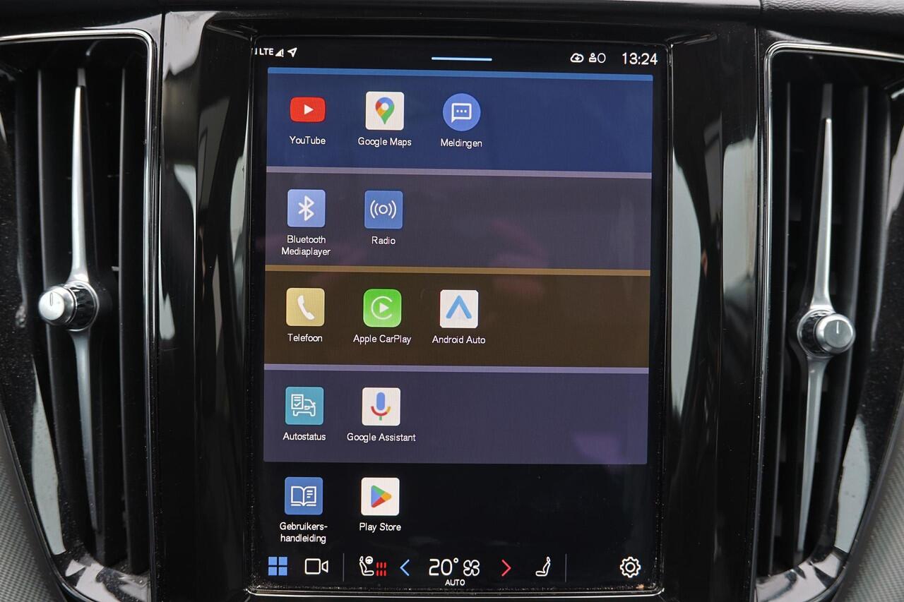 Volvo XC60 T6 Recharge Essential Edition Bright Panorama/schuifdak - IntelliSafe Assist & Surround - Parkeercamera achter - Verwarmde voorstoelen, stuur & achterbank - Parkeersensoren voor & achter - Draadloze tel. lader - Standkachel - Extra getint glas - Elektr. i