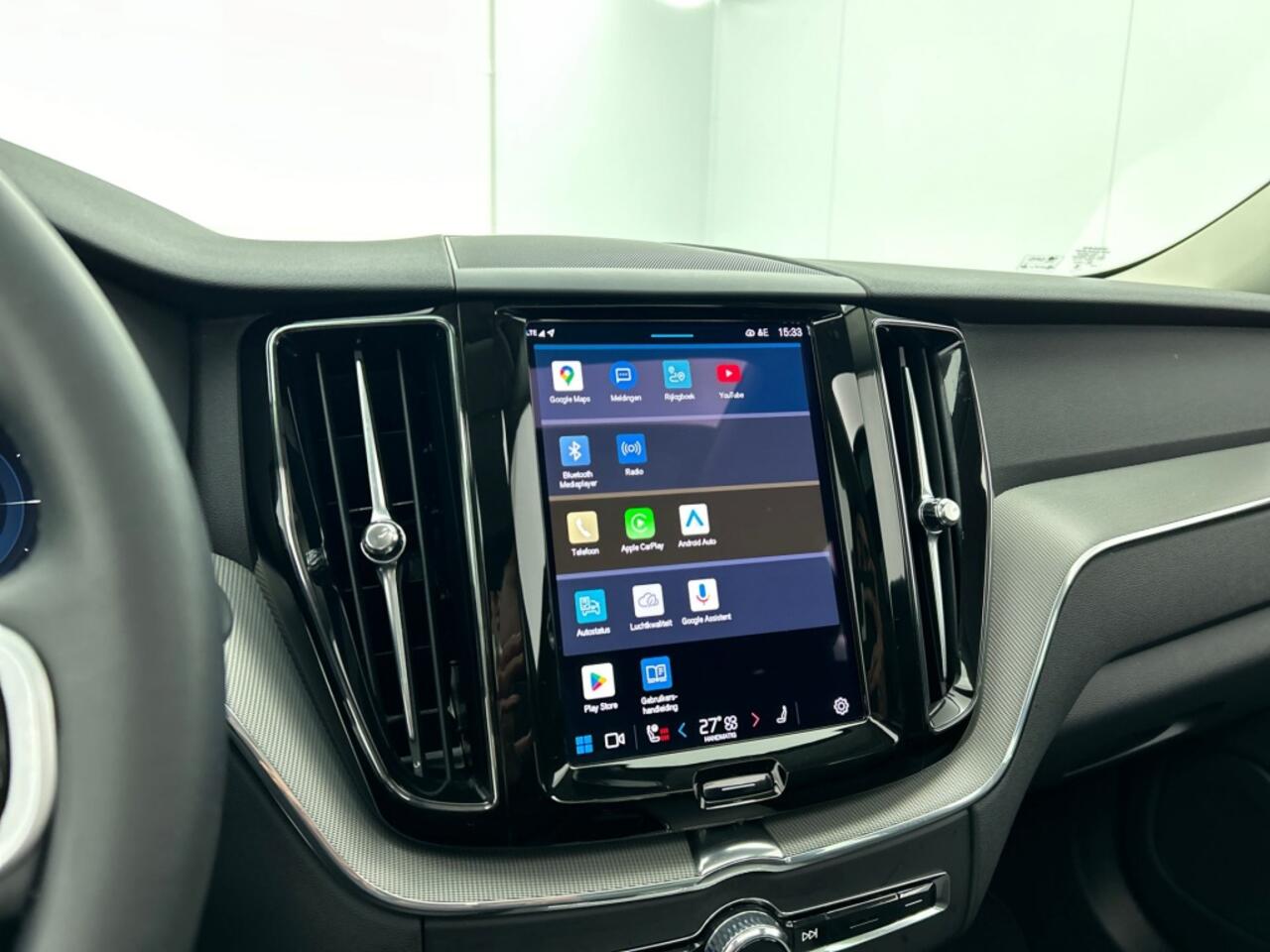 Volvo XC60 T6 Plus Dark Recharge Plug-In Hybrid AWD