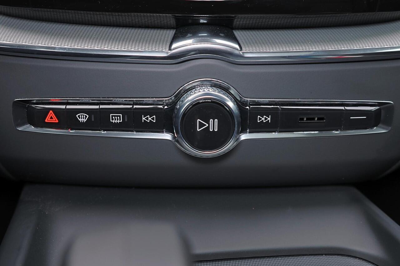 Volvo XC60 T6 Recharge AWD Plus Bright - Panorama/schuifdak - IntelliSafe Assist & Surround - Harman/Kardon audio - Adaptieve LED koplampen - Parkeercamera achter - Verwarmde voorstoelen, stuur & achterbank - Parkeersensoren voor & achter - Elektr. bedienb. voorstoe