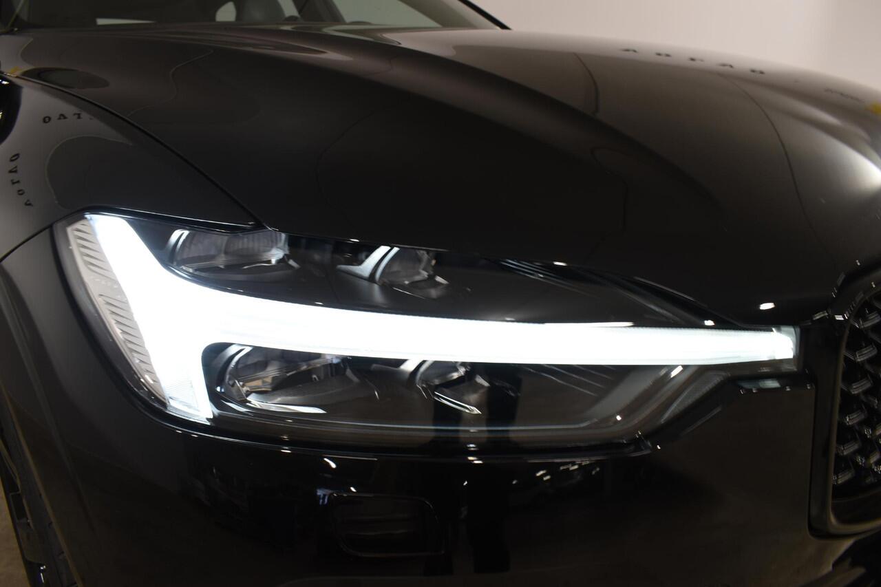 Volvo XC60 T6 350PK Automaat Plug-in Hybrid AWD Plus Black Edition/ Bowers & Wilkins / Navigatie / 360 Camera / Head-up Display / Panoramadak / Stoelverwarming v+a / Stuurverwarming / 21'' Velgen