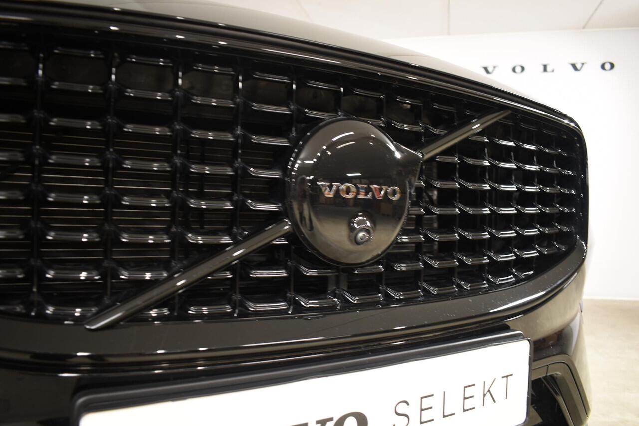 Volvo XC60 T6 350PK Automaat Plug-in Hybrid AWD Plus Black Edition/ Bowers & Wilkins / Navigatie / 360 Camera / Head-up Display / Panoramadak / Stoelverwarming v+a / Stuurverwarming / 21'' Velgen