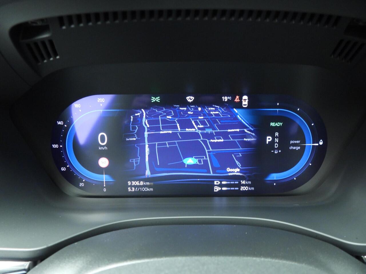 Volvo XC60 2.0 T6 Plug-in hybrid AWD Plus | Trekhaak | Pano | Leder | Camera | Stoel + stuur verwarmd