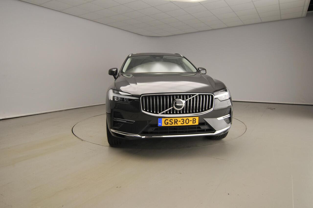 Volvo XC60 2.0 T6 Plug-in hybrid AWD Plus | Trekhaak | Pano | Leder | Camera | Stoel + stuur verwarmd