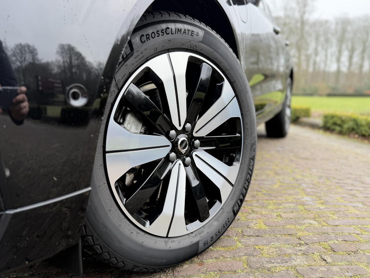 Volvo XC60 2.0 T6 Plug-in hybrid AWD Dark | Pano | Trekhaak | 360 Camera | Pilot | Blind Spot | Harman & Kardon | Leder |