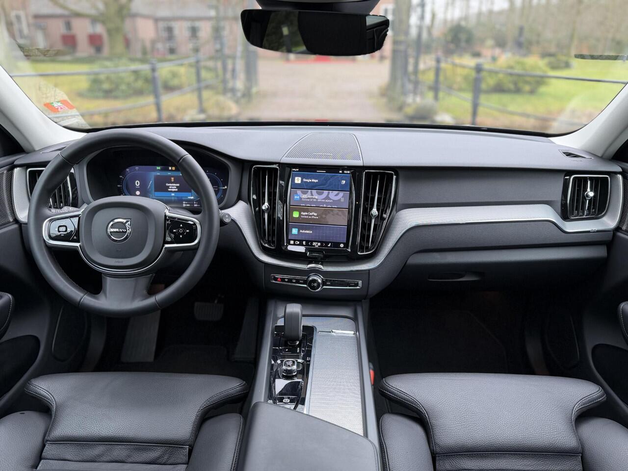 Volvo XC60 2.0 T6 Plug-in hybrid AWD Dark | Pano | Trekhaak | 360 Camera | Pilot | Blind Spot | Harman & Kardon | Leder |