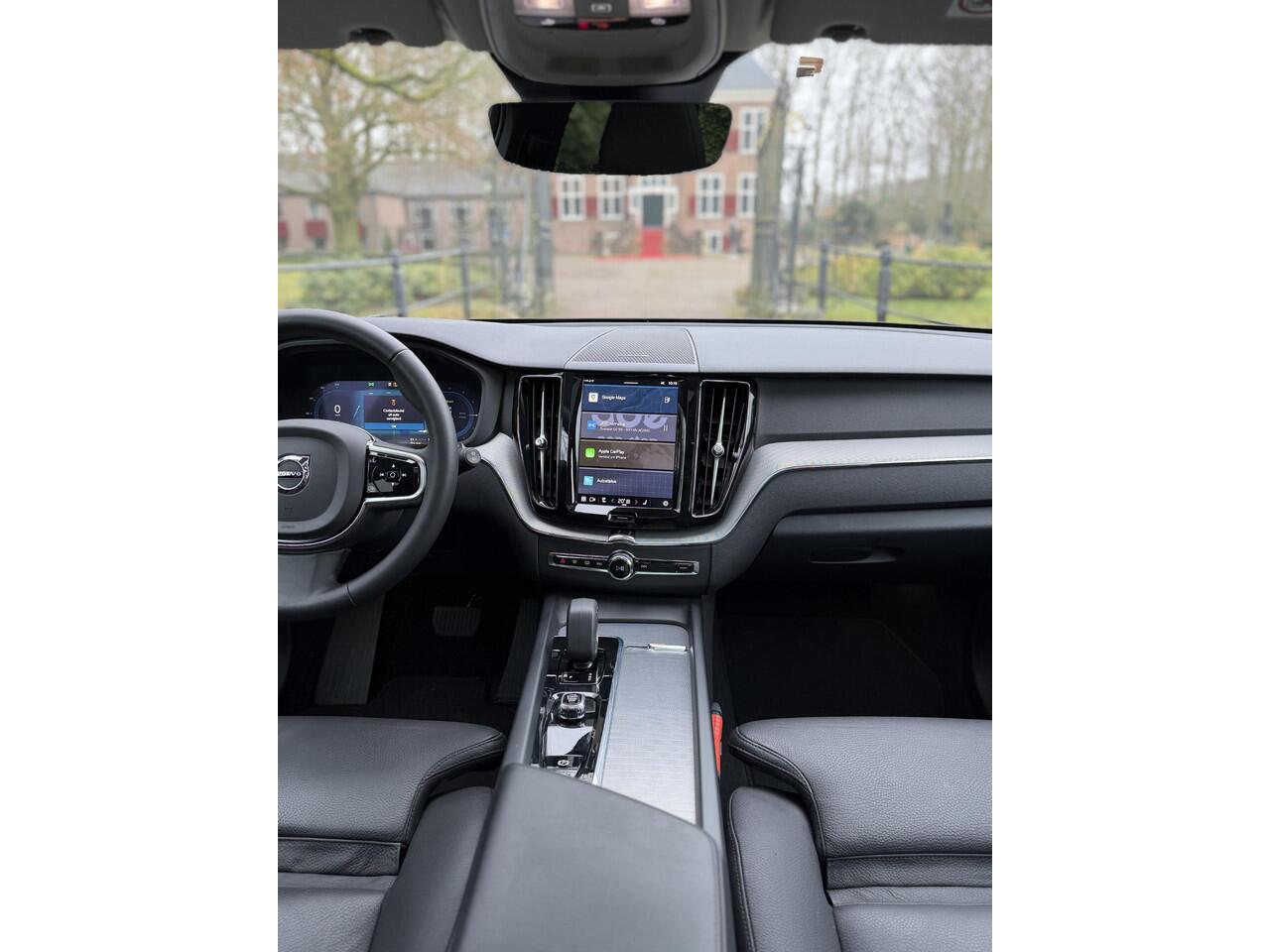 Volvo XC60 2.0 T6 Plug-in hybrid AWD Dark | Pano | Trekhaak | 360 Camera | Pilot | Blind Spot | Harman & Kardon | Leder |