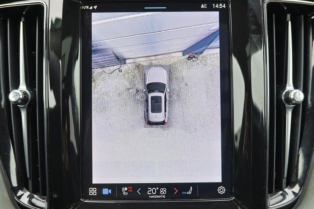 Volvo XC60 T8 Recharge AWD Ultra Dark - Panorama/schuifdak - IntelliSafe Assist & Surround - 360º Camera - Bowers & Wilkins audio - Adaptieve LED koplampen - Verwarmde voorstoelen, stuur & achterbank - Parkeersensoren voor & achter - Elektr. bedienb. voorstoelen met