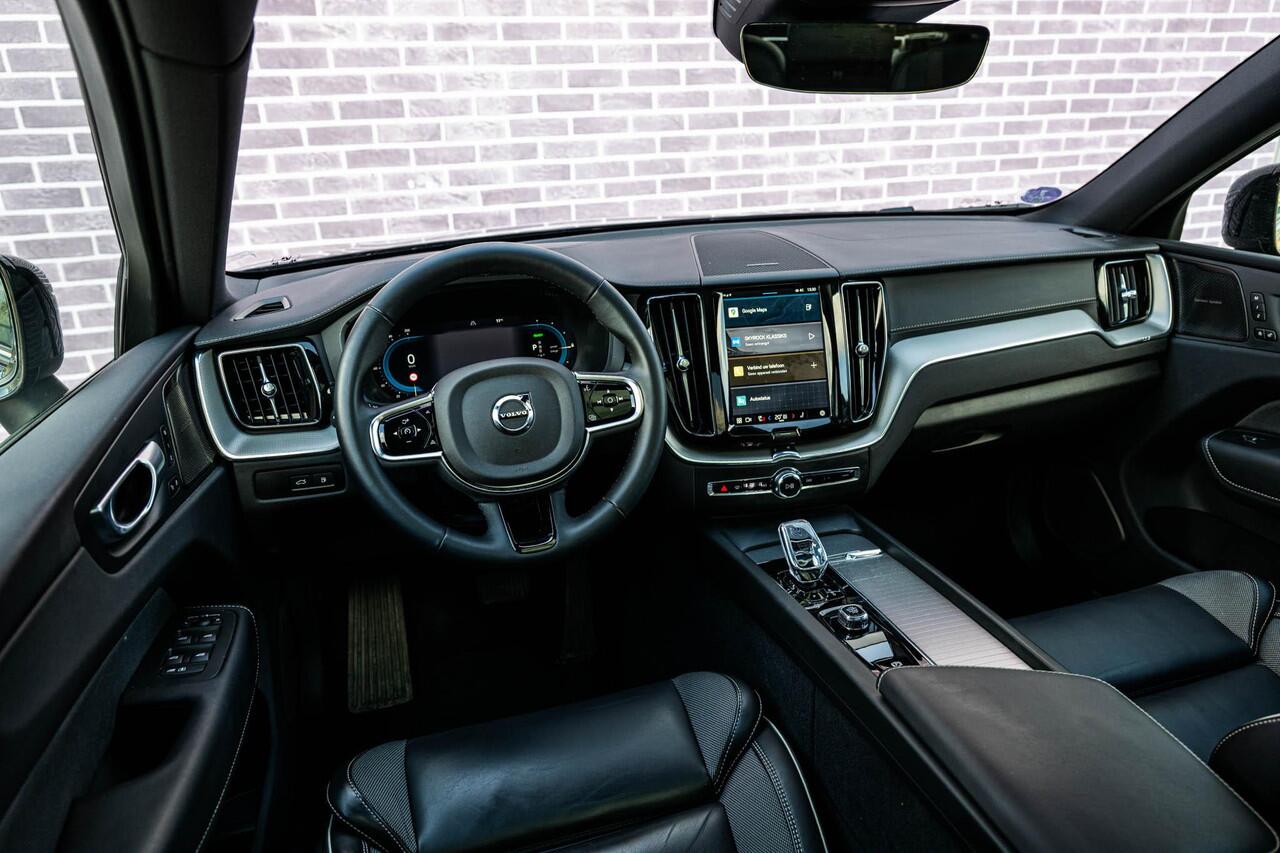 Volvo XC60 2.0 T6 AWD Plug-in hybrid Ultimate Dark | Long Range | 360 Camera | Panoramadak | Stoel en Stuurverwarming | 21" | Donker Glas | Power Seats | Adaptieve Cruise Control |