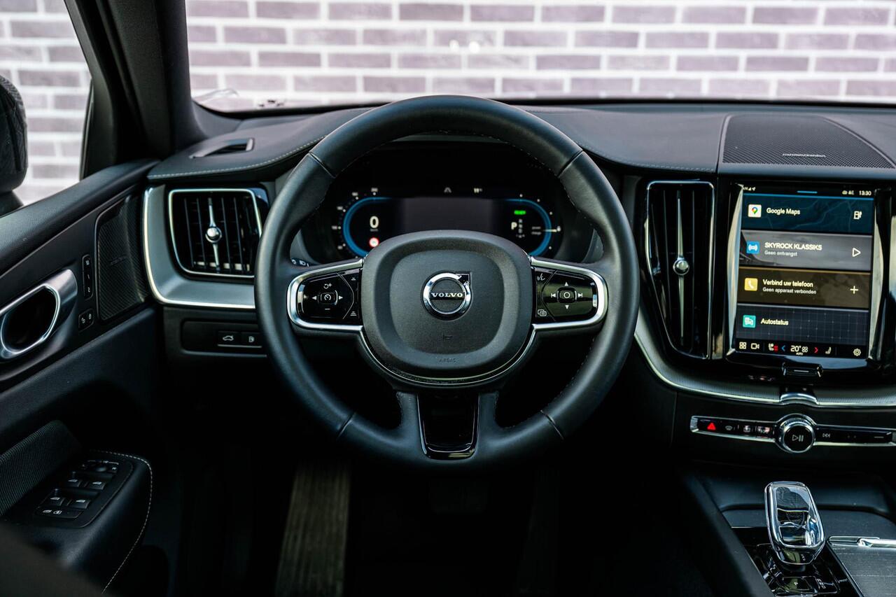 Volvo XC60 2.0 T6 AWD Plug-in hybrid Ultimate Dark | Long Range | 360 Camera | Panoramadak | Stoel en Stuurverwarming | 21" | Donker Glas | Power Seats | Adaptieve Cruise Control |