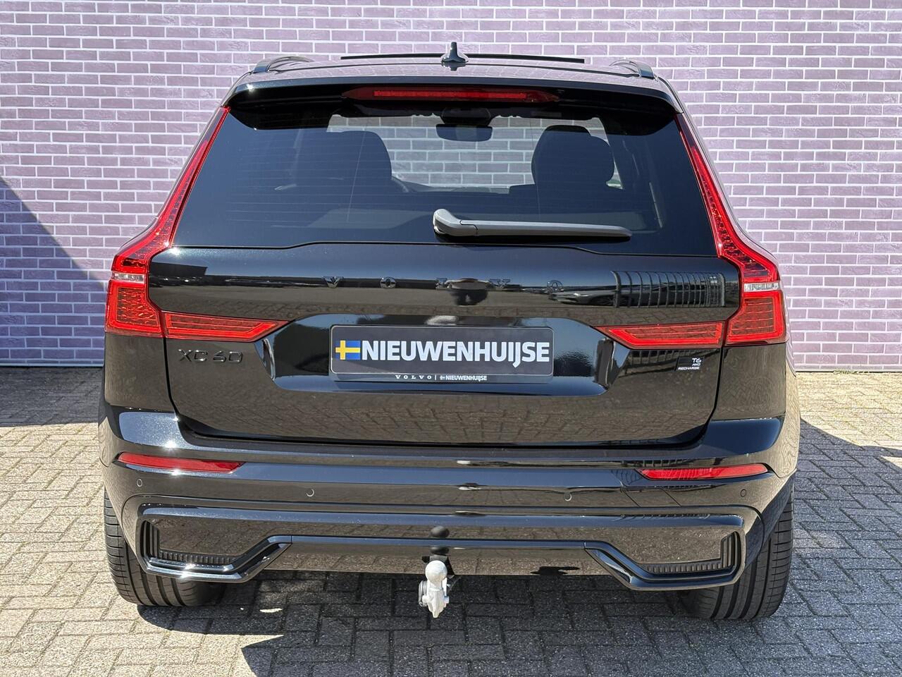 Volvo XC60 2.0 T6 Plug-in hybrid AWD Ultra Black Edition | 22"velgen | Trekhaak | Adaptieve Cruise Control | Panoramadak | Harman Kardon Audio | Parkeercamera | Stoel-/Stuurverwarming | Dodehoek Detectie |