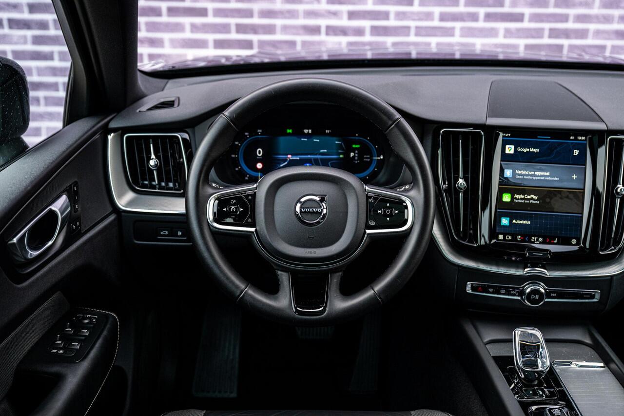 Volvo XC60 2.0 T6 Plug-in hybrid AWD Plus Black Edition | Adaptieve Cruise Control | Panoramadak | Stoel en Stuurverwarming | Dodehoek Detectie | 21" |