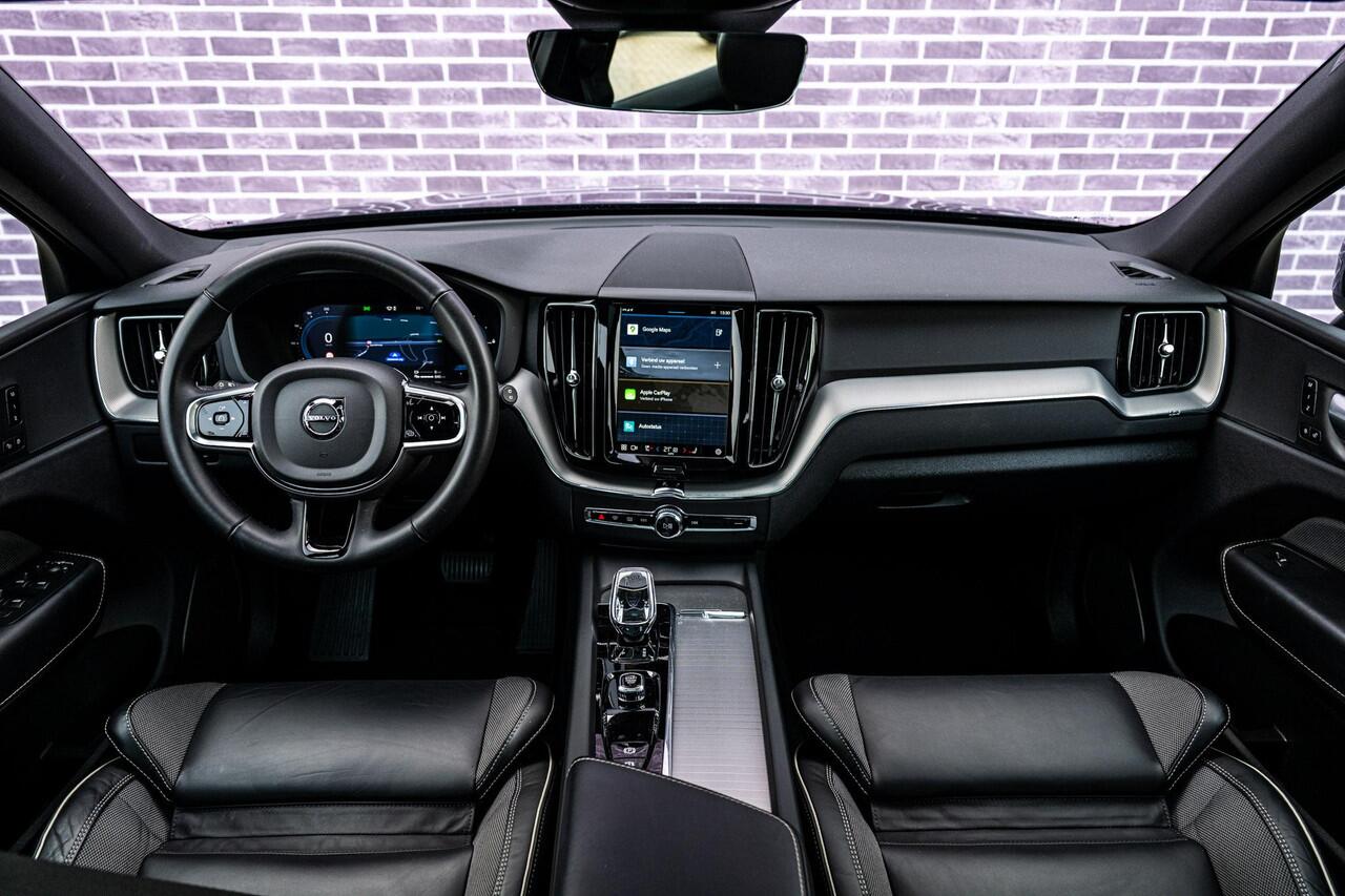 Volvo XC60 2.0 T6 Plug-in hybrid AWD Plus Black Edition | Adaptieve Cruise Control | Panoramadak | Stoel en Stuurverwarming | Dodehoek Detectie | 21" |