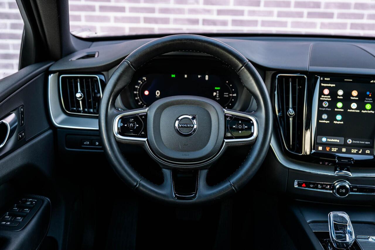 Volvo XC60 2.0 T6 Plug-in hybrid AWD Plus Black Edition | Long Range | Adaptieve Cruise Control | Panoramadak | Stoel en Stuurverwarming | Dodehoek Detectie | 21" |