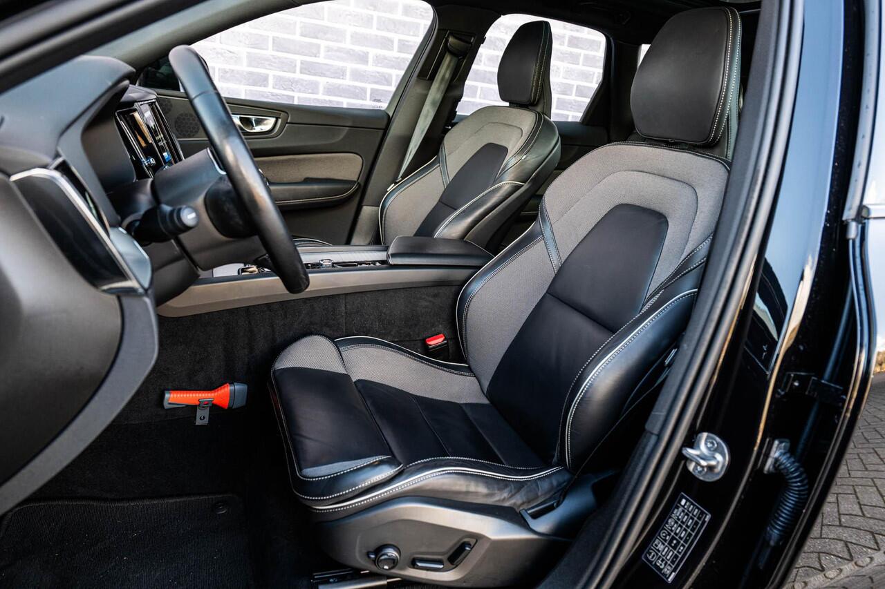 Volvo XC60 2.0 T6 Plug-in hybrid AWD Plus Black Edition | Long Range | Adaptieve Cruise Control | Panoramadak | Stoel en Stuurverwarming | Dodehoek Detectie | 21" |