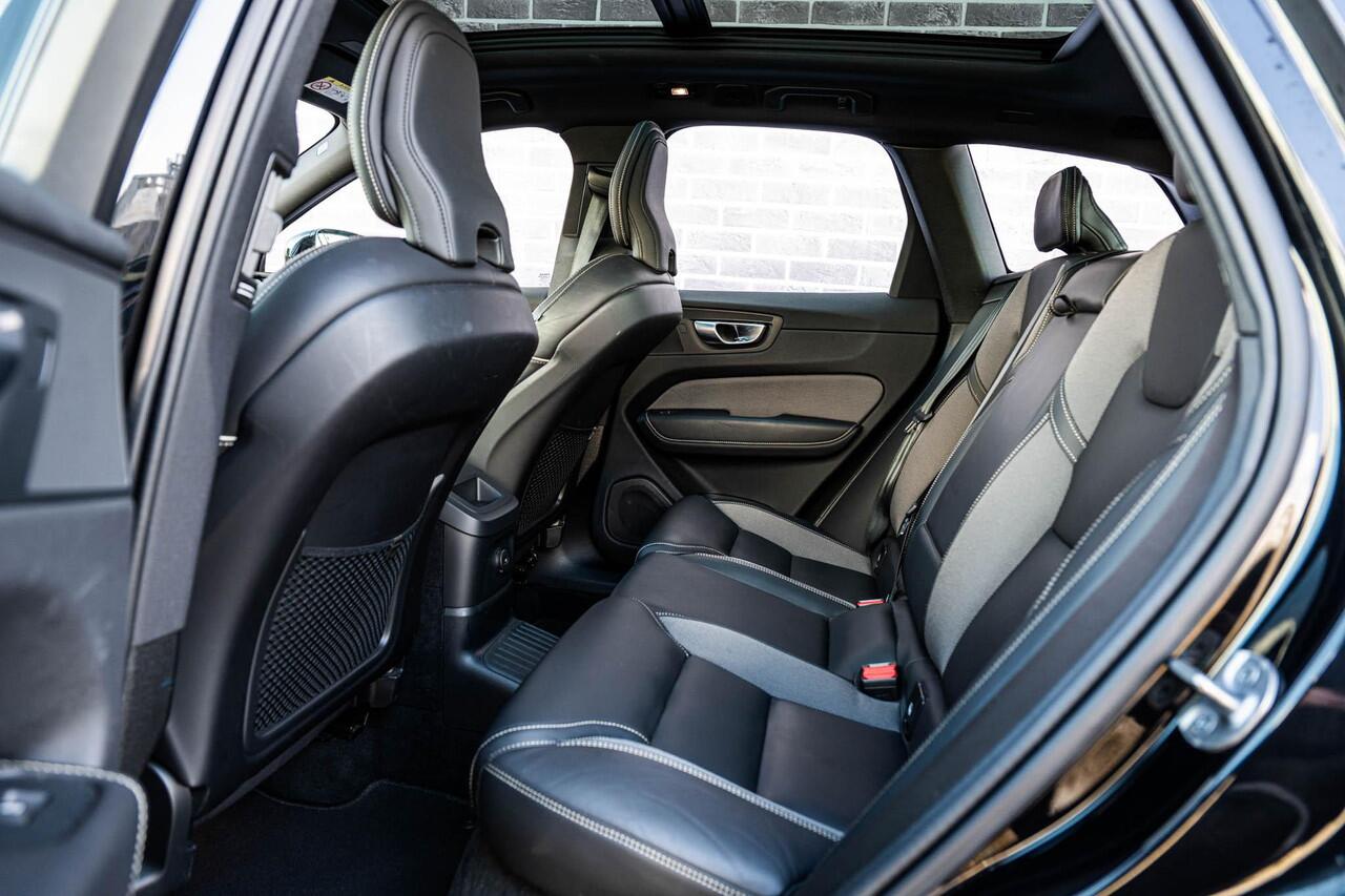 Volvo XC60 2.0 T6 Plug-in hybrid AWD Plus Black Edition | Long Range | Adaptieve Cruise Control | Panoramadak | Stoel en Stuurverwarming | Dodehoek Detectie | 21" |