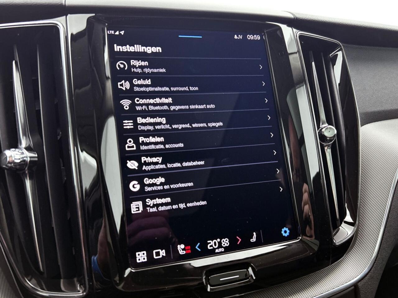 Volvo XC60 2.0 T8 AWD Plus Dark | Harman/Kardon | Panoramadak