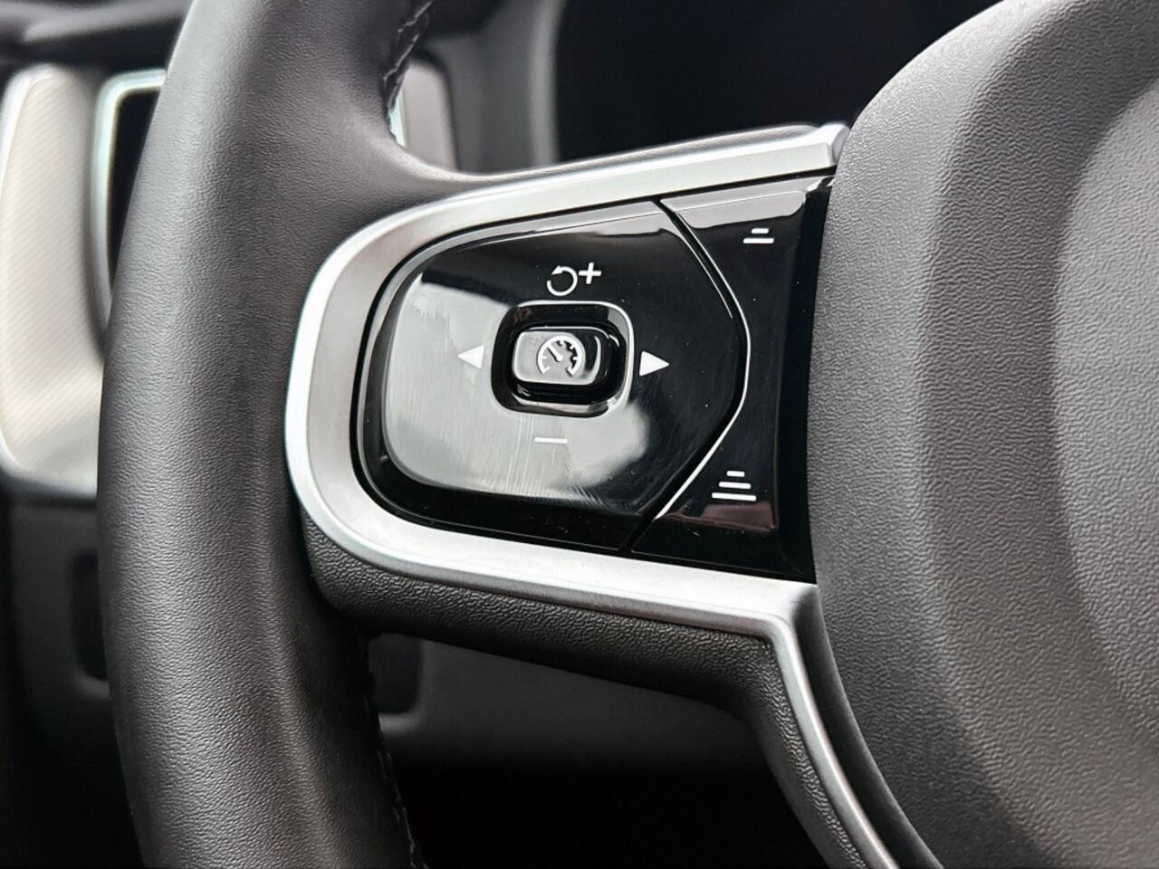 Volvo XC60 2.0 T8 AWD Plus Dark | Harman/Kardon | Panoramadak