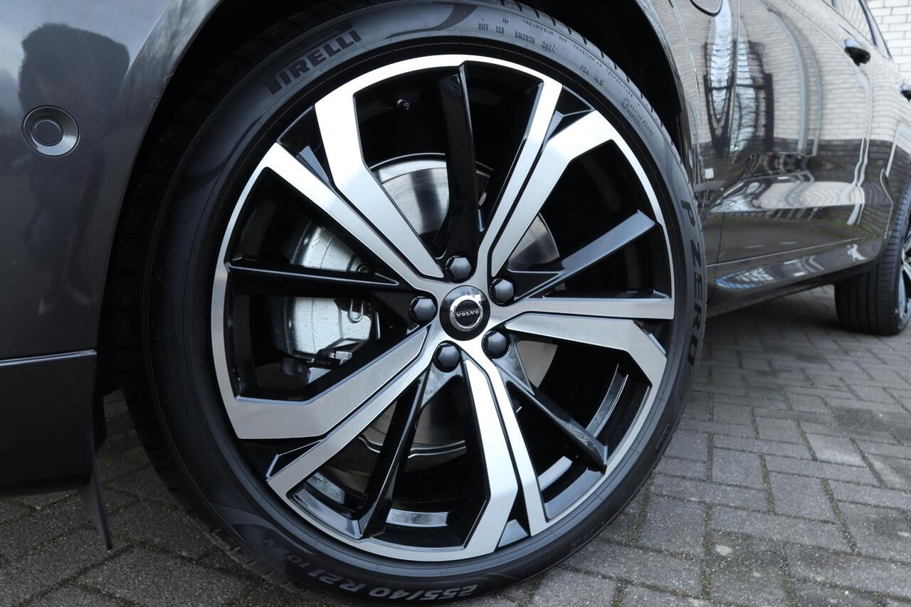 Volvo XC60 2.0 T6 Plug-in hybrid AWD Plus Dark | Schuif / kanteldak | 360 camera | Harman Kardon | Elektrisch verstelbare stoelen met geheugen |