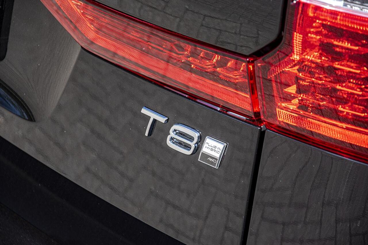 Volvo XC60 2.0 T8 PLUG-IN HYBRID AWD ULTRA DARK