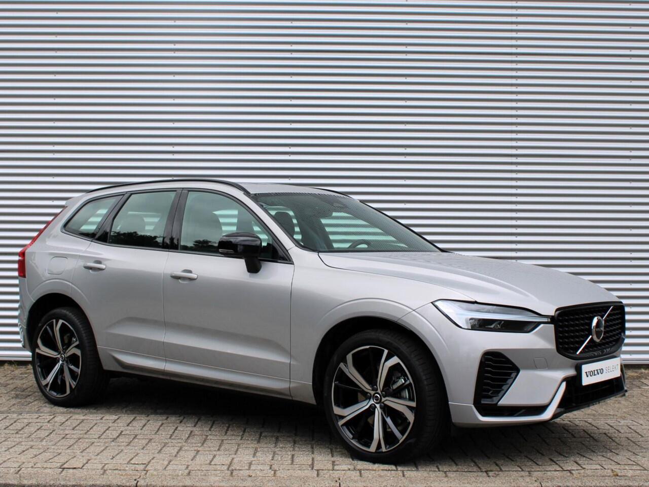 Volvo XC60 2.0 T6 Plug-in hybrid AWD Plus Dark Automaat / Panoramadak / 21" velgen / Trekhaak / Sportstoelen