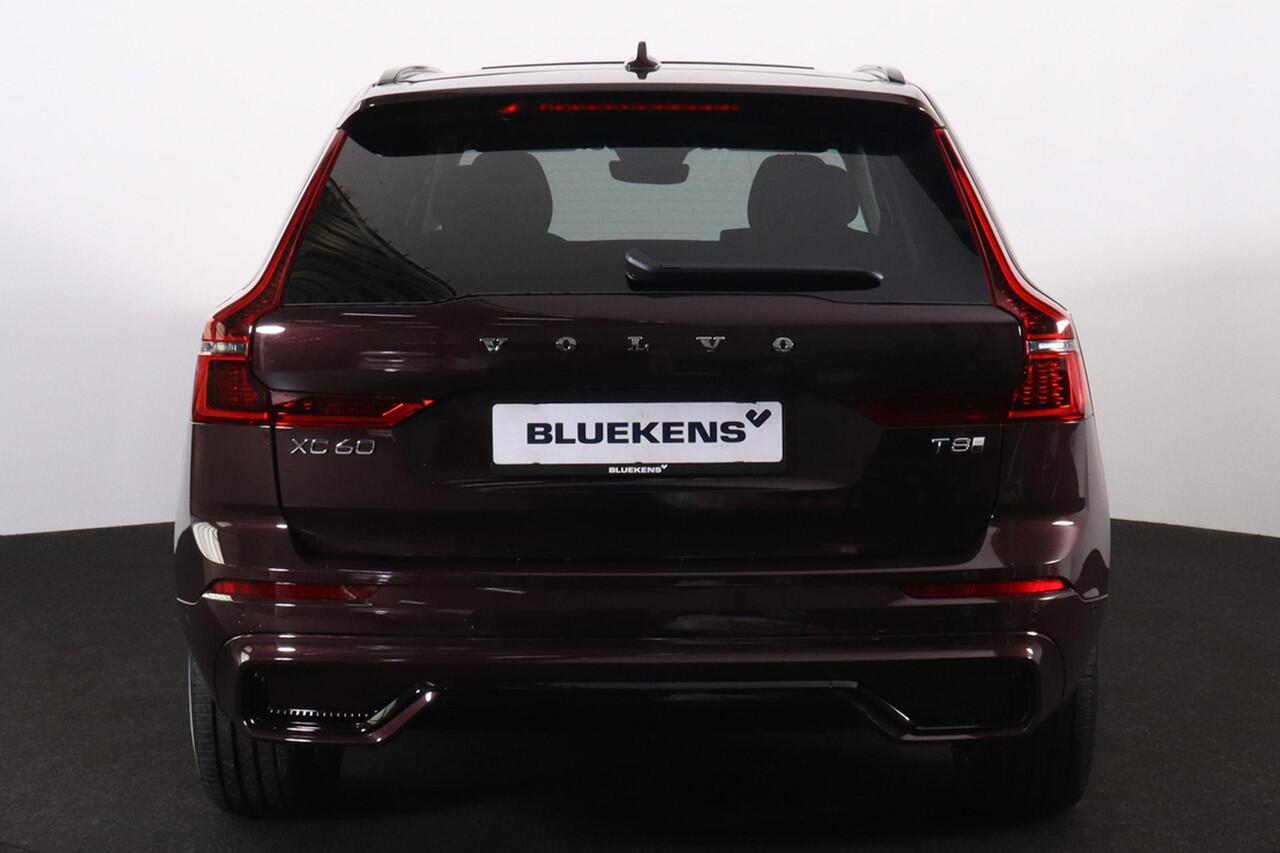 Volvo XC60 T8 Recharge AWD Ultra Dark - LONG RANGE - Panorama/schuifdak - IntelliSafe Assist & Surround - 360º Camera - Harman/Kardon audio - Adaptieve LED koplampen - Verwarmde voorstoelen, stuur & achterbank - Parkeersensoren voor & achter - Elektr. bedienb. voors