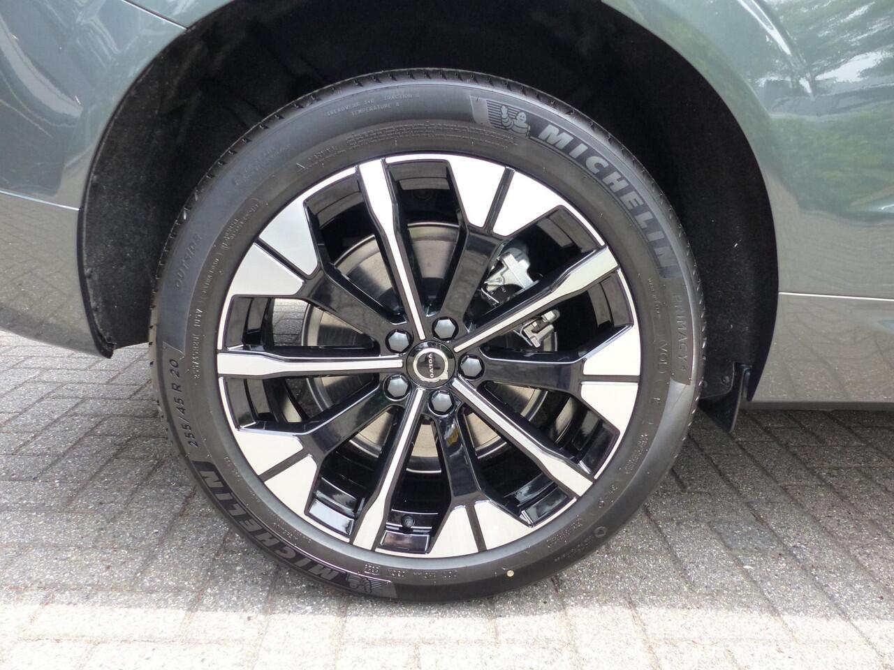 Volvo XC60 2.0 T6 Plug-in hybrid AWD Plus Dark Uit voorraad leverbaar| Schuif/kanteldak | 360 Camera | Harman Kardon audio