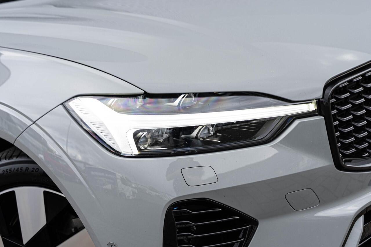 Volvo XC60 2.0 T6 Plug-in hybrid AWD Ultra Dark Luchtvering | Harman Kardon Audio | Trekhaak | Schuif- / Kanteldak | Stoel- / Stuurverwarming Voor + Achter | 360 Camera | Adaptive Cruise | Long Range | Google | Carplay | Dodehoekdetectie