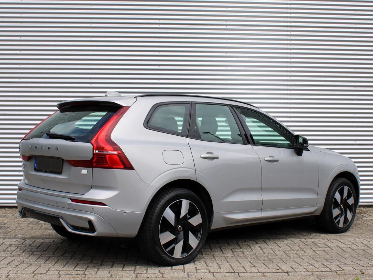 Volvo XC60 2.0 T6 Plug-in hybrid AWD Ultra Dark Automaat / Panoramadak / Trekhaak / 360* camera