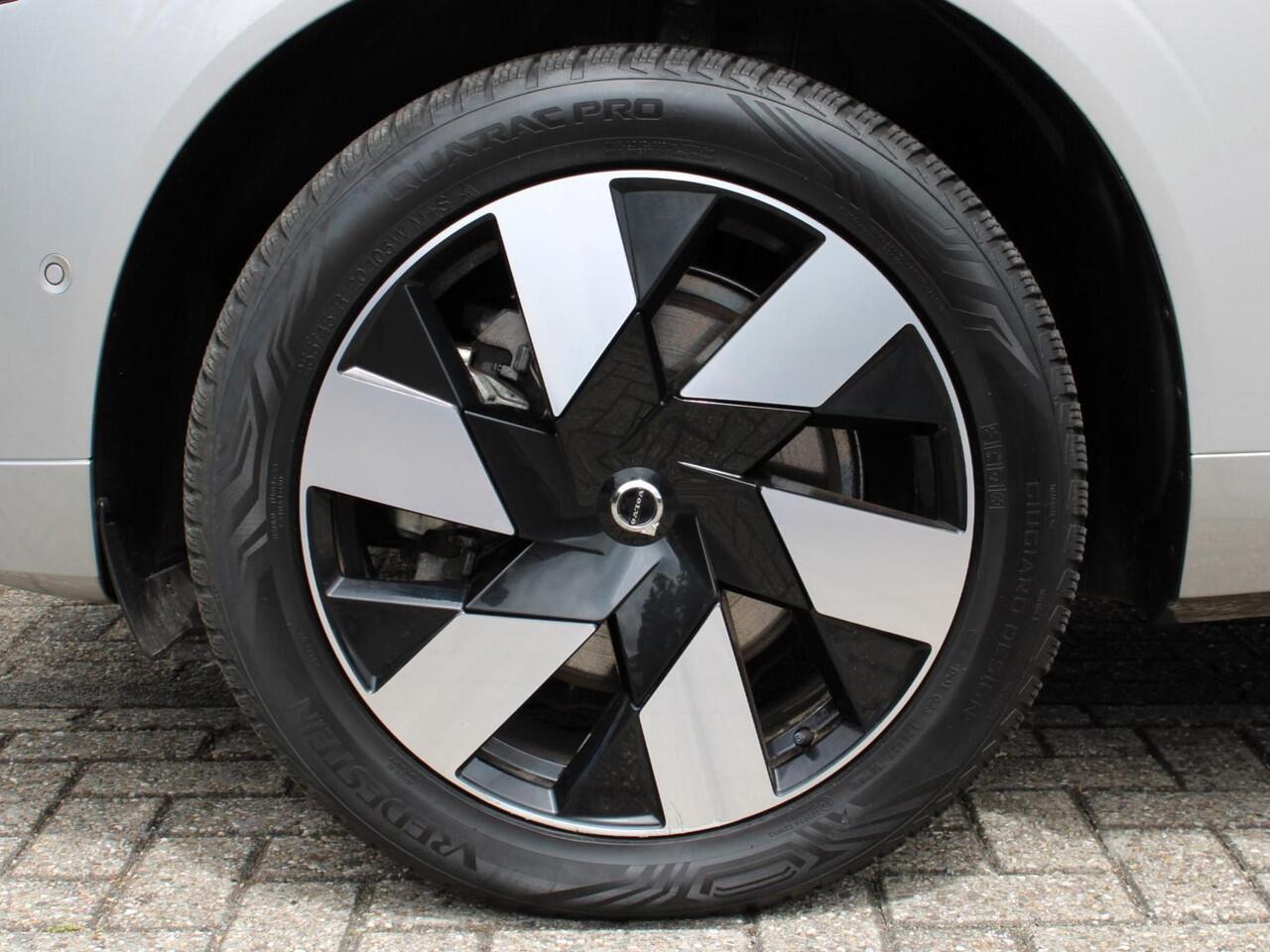 Volvo XC60 2.0 T6 Plug-in hybrid AWD Ultra Dark Automaat / Panoramadak / Trekhaak / 360* camera