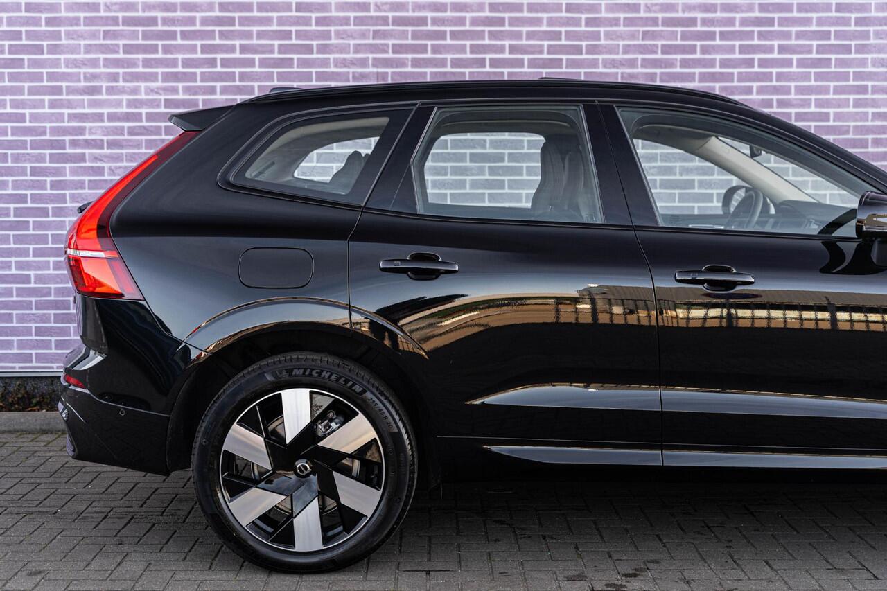 Volvo XC60 2.0 T6 Plug-in hybrid AWD Ultra Dark | Trekhaak | Harman Kardon Audio | Schuif- / Kanteldak | Stoel- / Stuurverwarming Voor + Achter | 360 Camera | Adaptive Cruise | Long Range | Google | Carplay | Dodehoekdetectie
