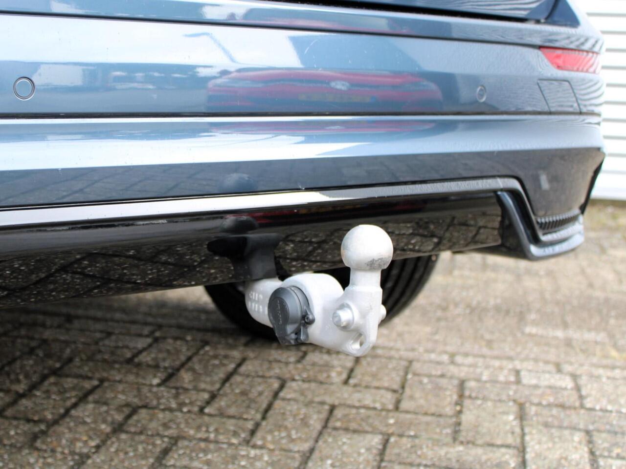 Volvo XC60 2.0 T6 Plug-in hybrid AWD Ultra Dark Automaat / Panoramadak / Head-up display / Trekhaak