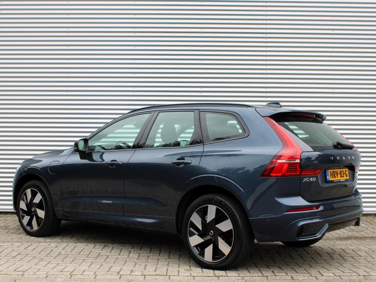 Volvo XC60 2.0 T6 Plug-in hybrid AWD Ultra Dark Automaat / Panoramadak / Head-up display / Trekhaak