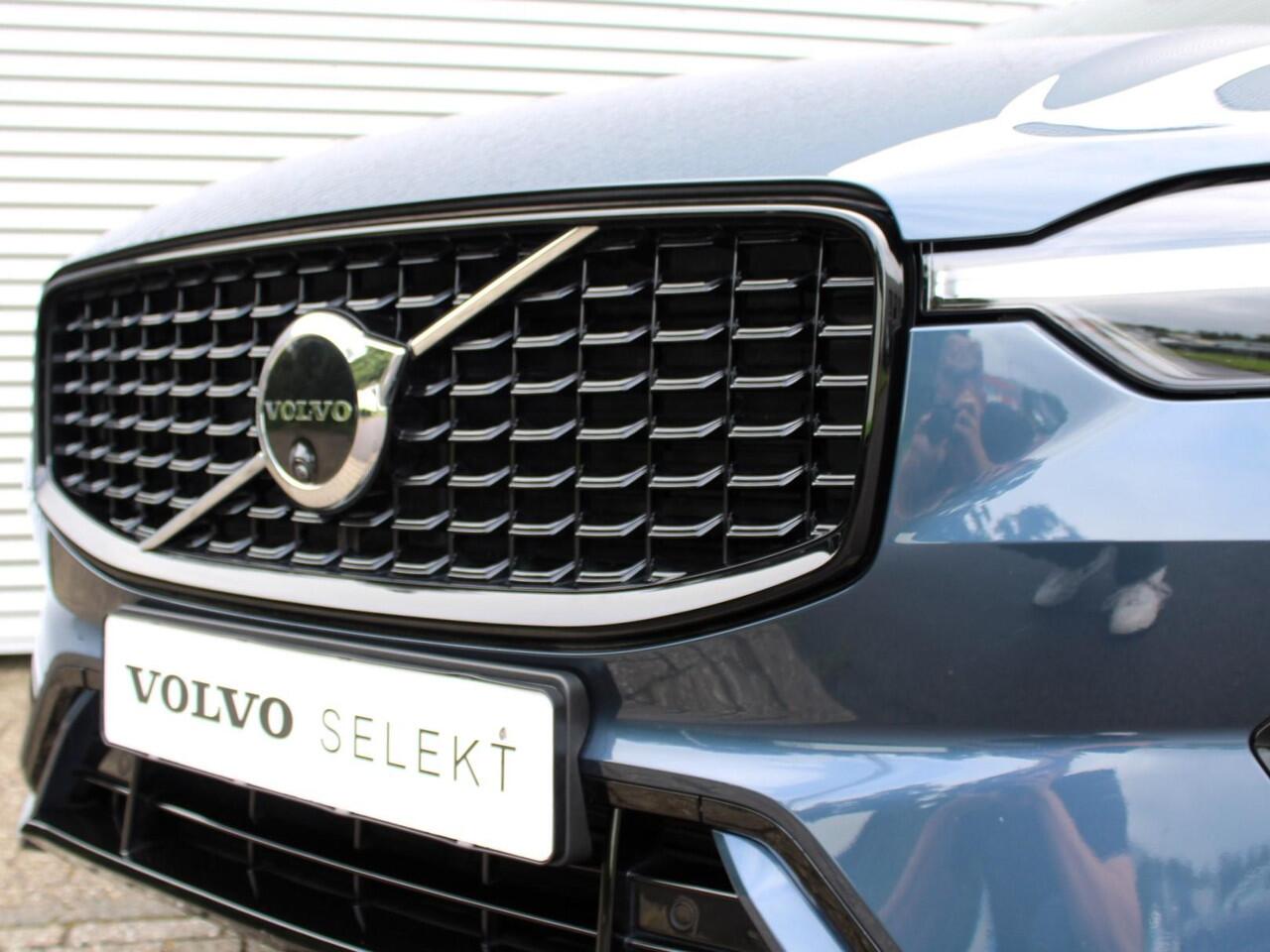 Volvo XC60 2.0 T6 Plug-in hybrid AWD Ultra Dark Automaat / Panoramadak / Head-up display / Trekhaak