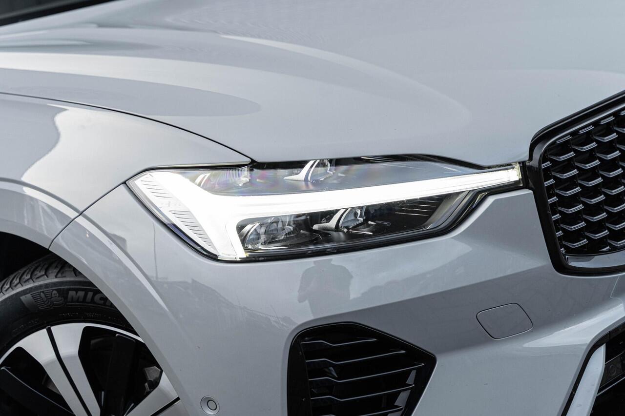 Volvo XC60 2.0 T6 Plug-in hybrid AWD Plus Dark | Trekhaak | 360 camera | Adaptive Cruise Control | Google Maps navigatie | Panoramadak | Verwarmbare achterbank/voorstoelen/stuurwiel | Elektrische stoelverstelling | Dodehoekdetectie |