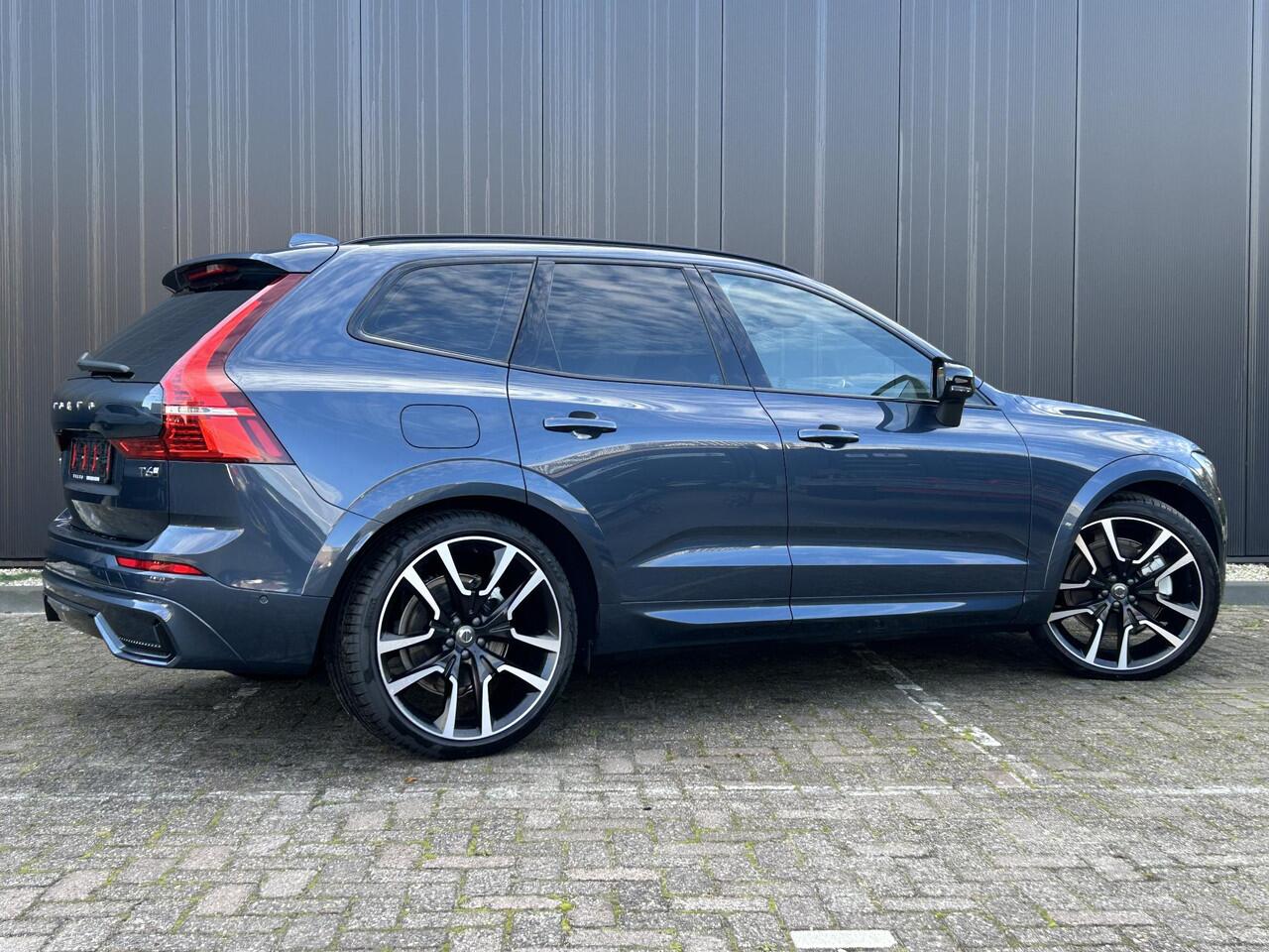 Volvo XC60 2.0 T6 Plug-in hybrid AWD Ultra Dark Panorama dak / B&W Audio / 360 camera / Tailored Wool bekleding / Geint. zitting verhogers achterbank / Elektr. stoelverstelling / Trekhaak