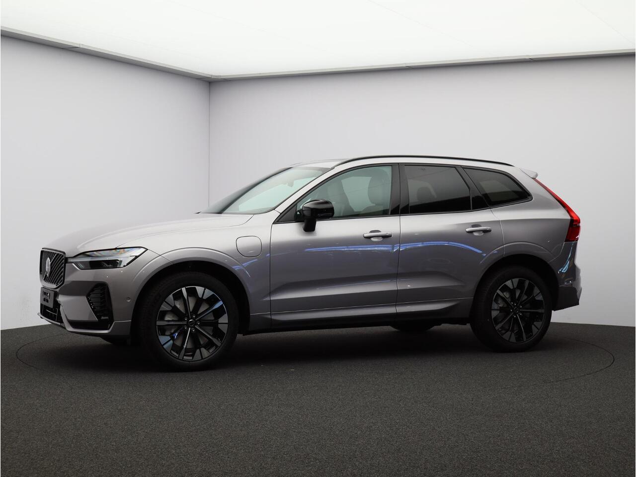 Volvo XC60 2.0 T6 Plug-in hybrid AWD Plus Dark / Panoramadak / Head-up Display / 360 Camera / Harman kardon / Elektrische Stoelen / Getint Glas / Stoel+Stuurverwarming /