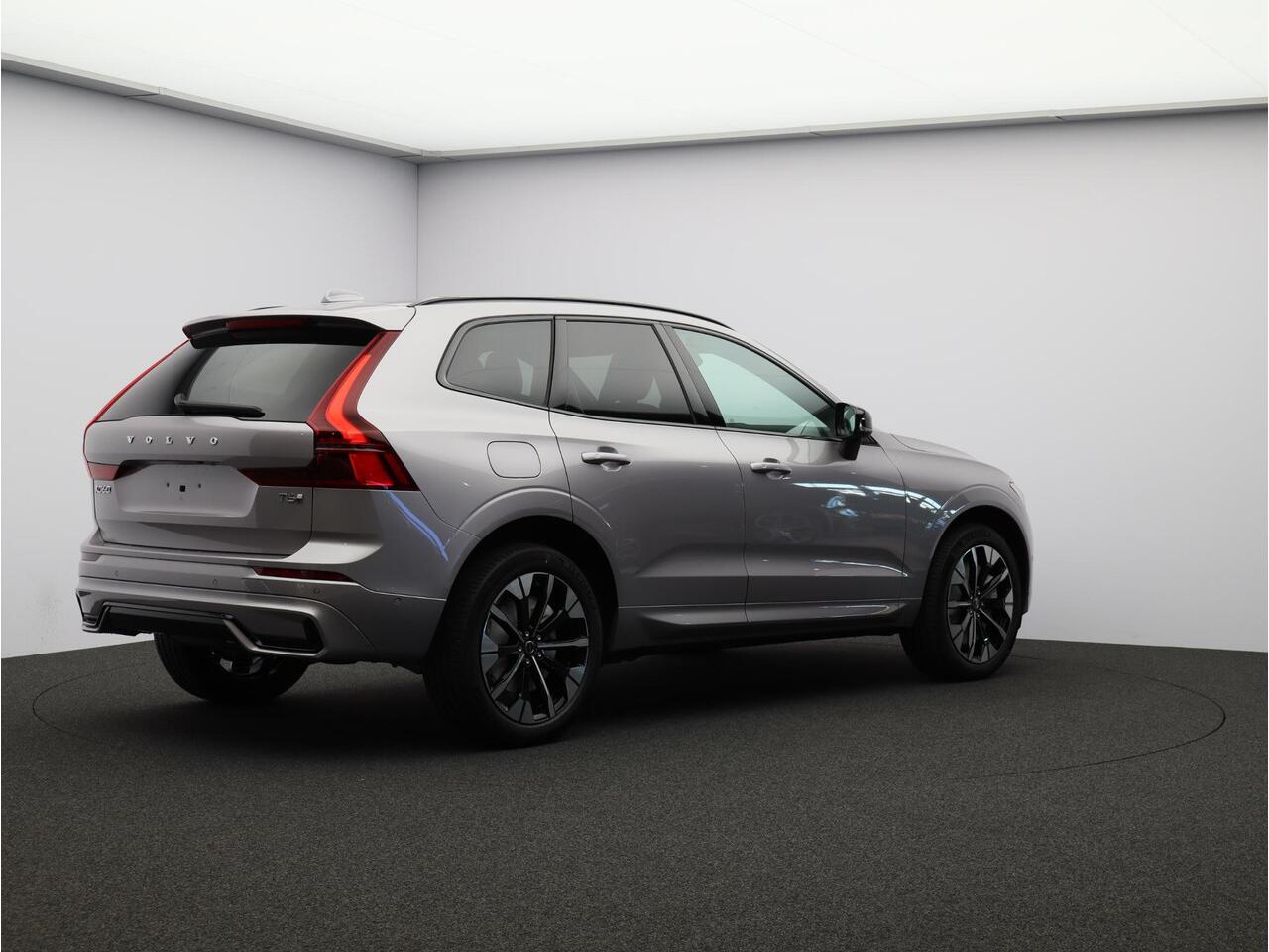 Volvo XC60 2.0 T6 Plug-in hybrid AWD Plus Dark / Panoramadak / Head-up Display / 360 Camera / Harman kardon / Elektrische Stoelen / Getint Glas / Stoel+Stuurverwarming /