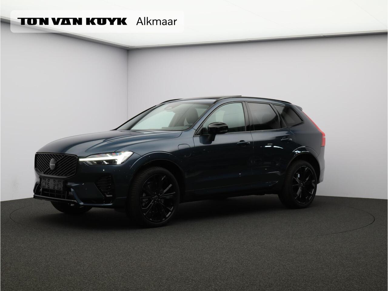 Volvo XC60 2.0 T6 Plug-in hybrid AWD Plus Black Edition / Panoramadak / Elektrische Stoelen / Harman Kardon / Stoel+Stuurverwarming / Getint Glas / BLIS / Keyless /
