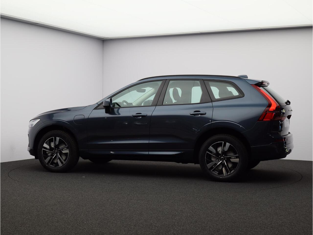 Volvo XC60 2.0 T6 Plug-in hybrid AWD Essential / Adaptive Cruise / Stoel+Stuurverwarming / 19" Wielen / All-Seasonbanden / BLIS / Pilot Assist / Parkeersensoren Voor+Achter /