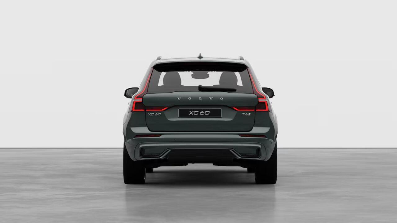 Volvo XC60 2.0 T6 Plug-in hybrid AWD Ultra Dark / Luchtvering / Pano. dak / Elek. verstelbare stoelen / Stoel + stuurverwarming / 22" velgen / Cardamom interieur / Harman Kardon / Head-up display /