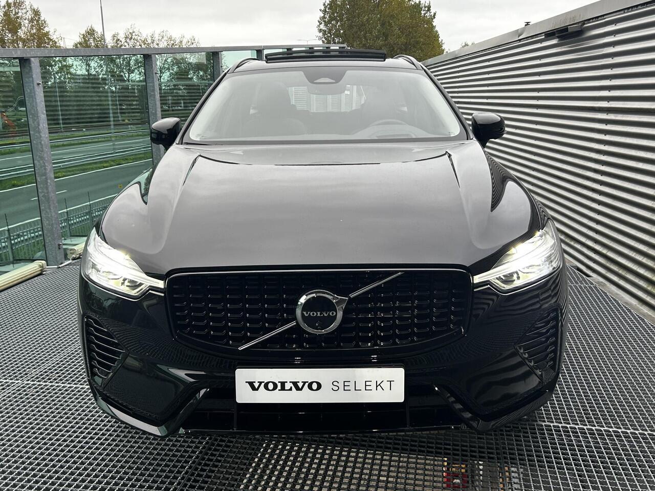 Volvo XC60 2.0 T6 Plug-in hybrid AWD Ultra Dark Panorama dak, 360Gr Parkeer Camera, Verwarmde stoelen+Stuur, Harman-Kardon Premium Sound, Electr. verstelbare voorstoelen, Trekhaak semi electrisch