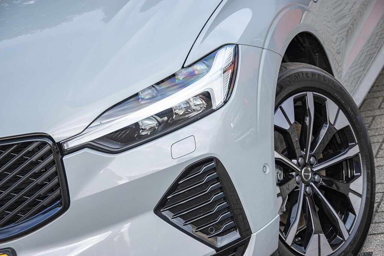 Volvo XC60 2.0 T6 PLUG-IN HYBRID AWD ULTRA DARK