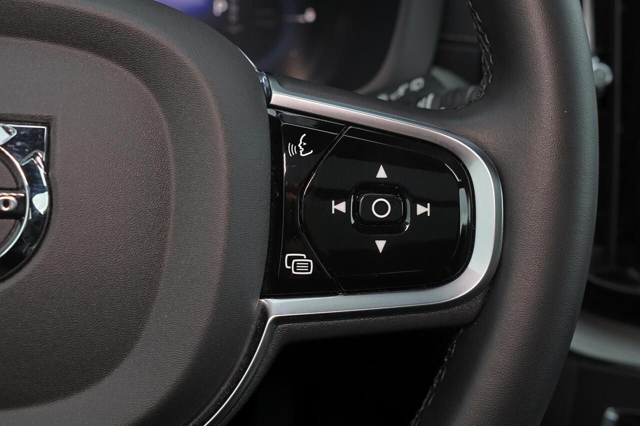 Volvo XC60 T6 Recharge AWD Ultra Black Edition - LONG RANGE - Luchtvering - IntelliSafe Assist & Surround - 360º Camera - Bowers & Wilkins audio - Adaptieve LED koplampen - Verwarmde voorstoelen, stuur & achterbank - Parkeersensoren voor & achter - Elektr. bedienb. 