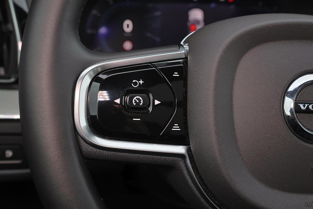 Volvo XC60 T6 Recharge AWD Ultra Black Edition - LONG RANGE - Luchtvering - IntelliSafe Assist & Surround - 360º Camera - Bowers & Wilkins audio - Adaptieve LED koplampen - Verwarmde voorstoelen, stuur & achterbank - Parkeersensoren voor & achter - Elektr. bedienb. 