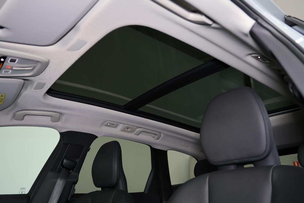 Volvo XC60 T6 Recharge AWD Plus Dark - Panorama/schuifdak - IntelliSafe Assist & Surround - 360º Camera - Harman/Kardon audio - Adaptieve LED koplampen - Verwarmde voorstoelen, stuur & achterbank - Parkeersensoren voor & achter - Elektr. bedienb. voorstoelen met geh