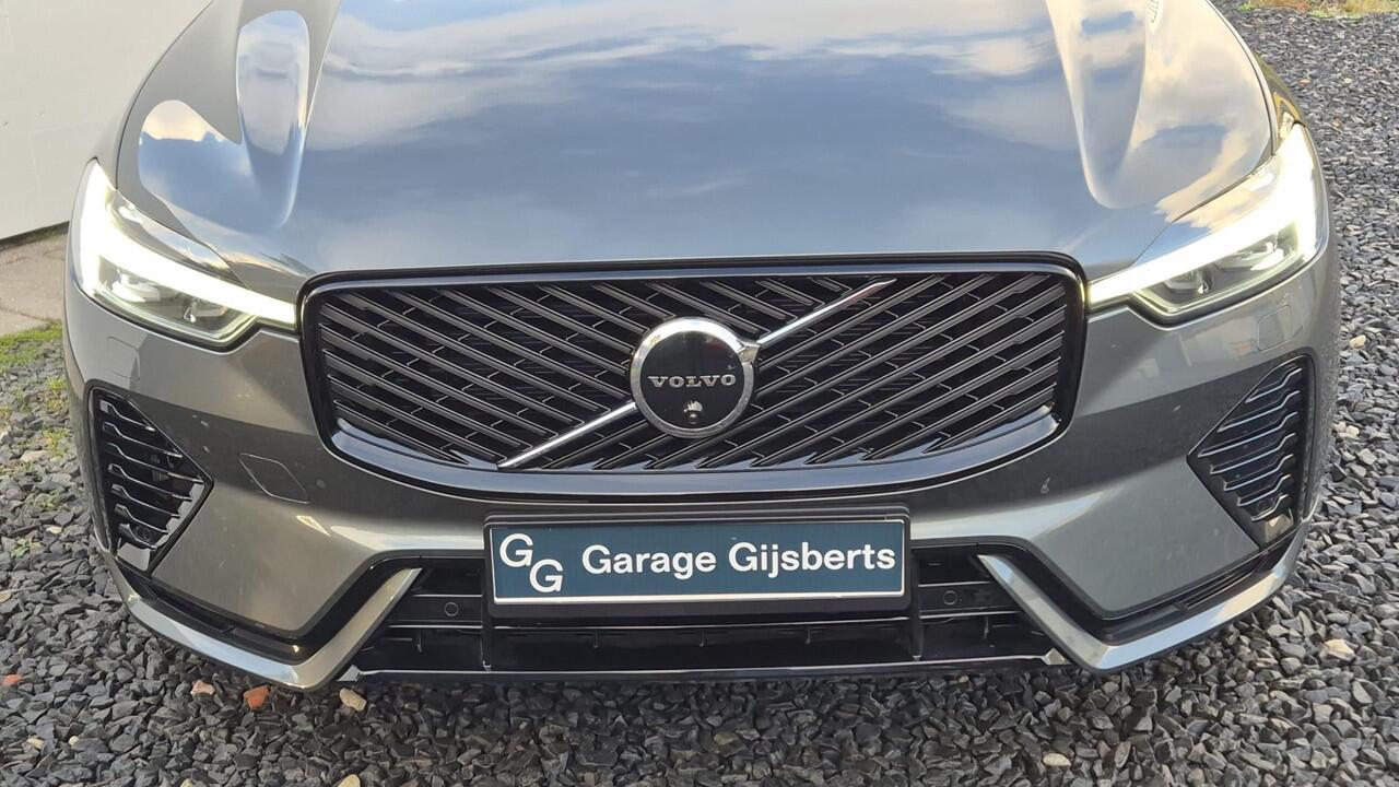 Volvo XC60 2.0 T6 Phev AWD Ultra Dark MY 2026 - 20" Wielen - Panoramadak - Lighting -Head up - H K Audio - 360 Camera - Alarm - Climate - Full led koplampen -Donkere hemel