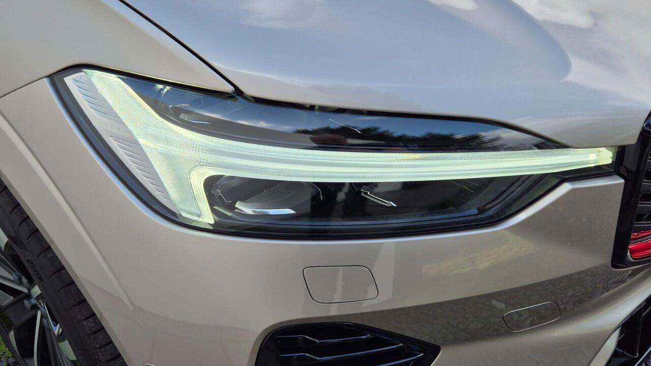 Volvo XC60 2.0 T8 Plug-in hybrid AWD Ultra Dark Zeer Compleet - MY 2026 - Luchtvering - 21" Wielen - Panorama dak - Lighting -Head up - B&W Audio - 360 Cam - Alarm - Climate - Privacy Glass - Geluidsisolerend glas