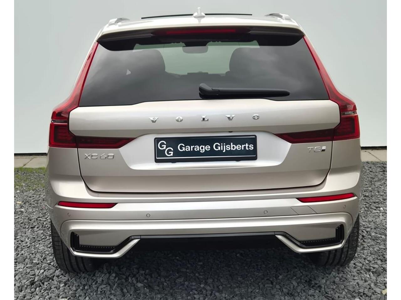 Volvo XC60 2.0 T8 Plug-in hybrid AWD Ultra Dark Zeer Compleet - MY 2026 - Luchtvering - 21" Wielen - Panorama dak - Lighting -Head up - B&W Audio - 360 Cam - Alarm - Climate - Privacy Glass - Geluidsisolerend glas